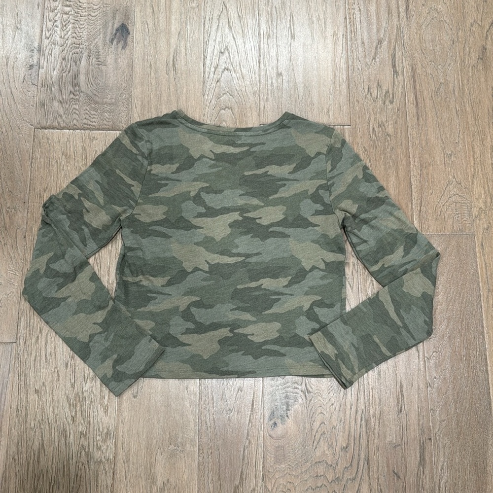 American Eagle Shirt Womens Small Green Camo Crop Top Casual Long-Sleeve… - Picture 7 of 7